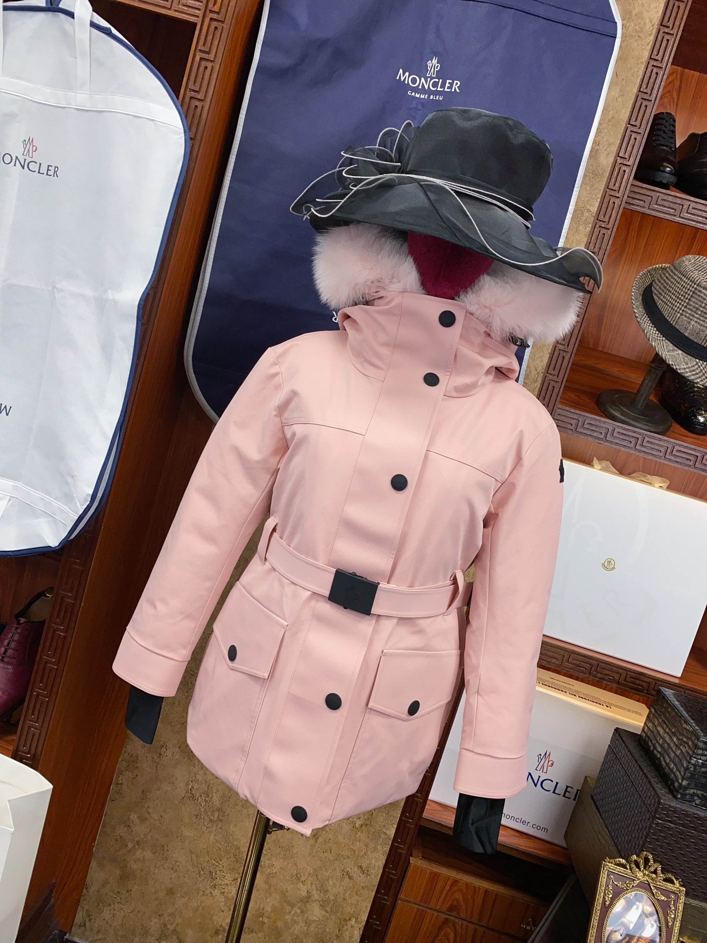 Luxurious Moncler Women's Down Ski Jacket - 90% White Goose Down