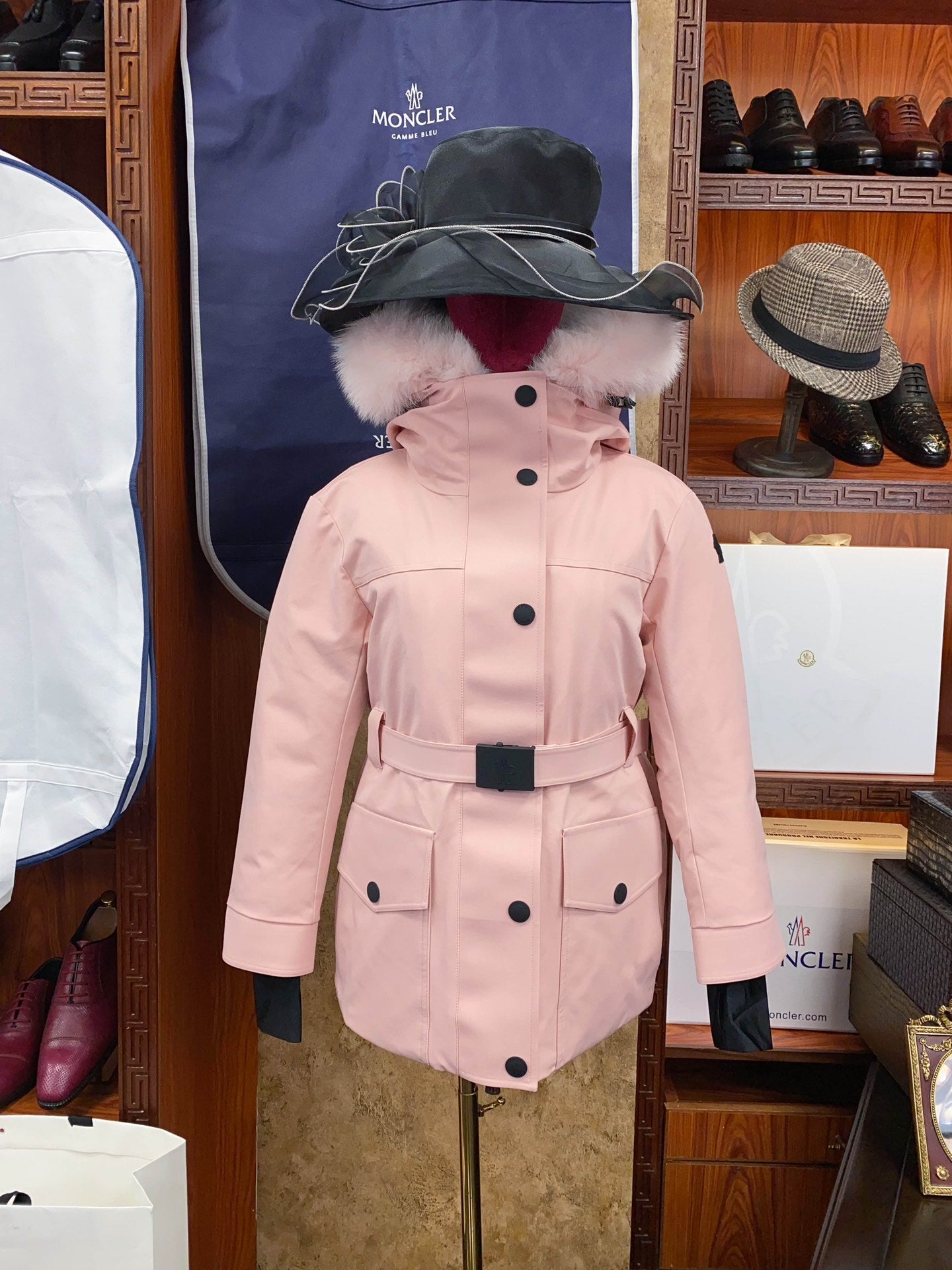 Luxurious Moncler Women's Down Ski Jacket - 90% White Goose Down