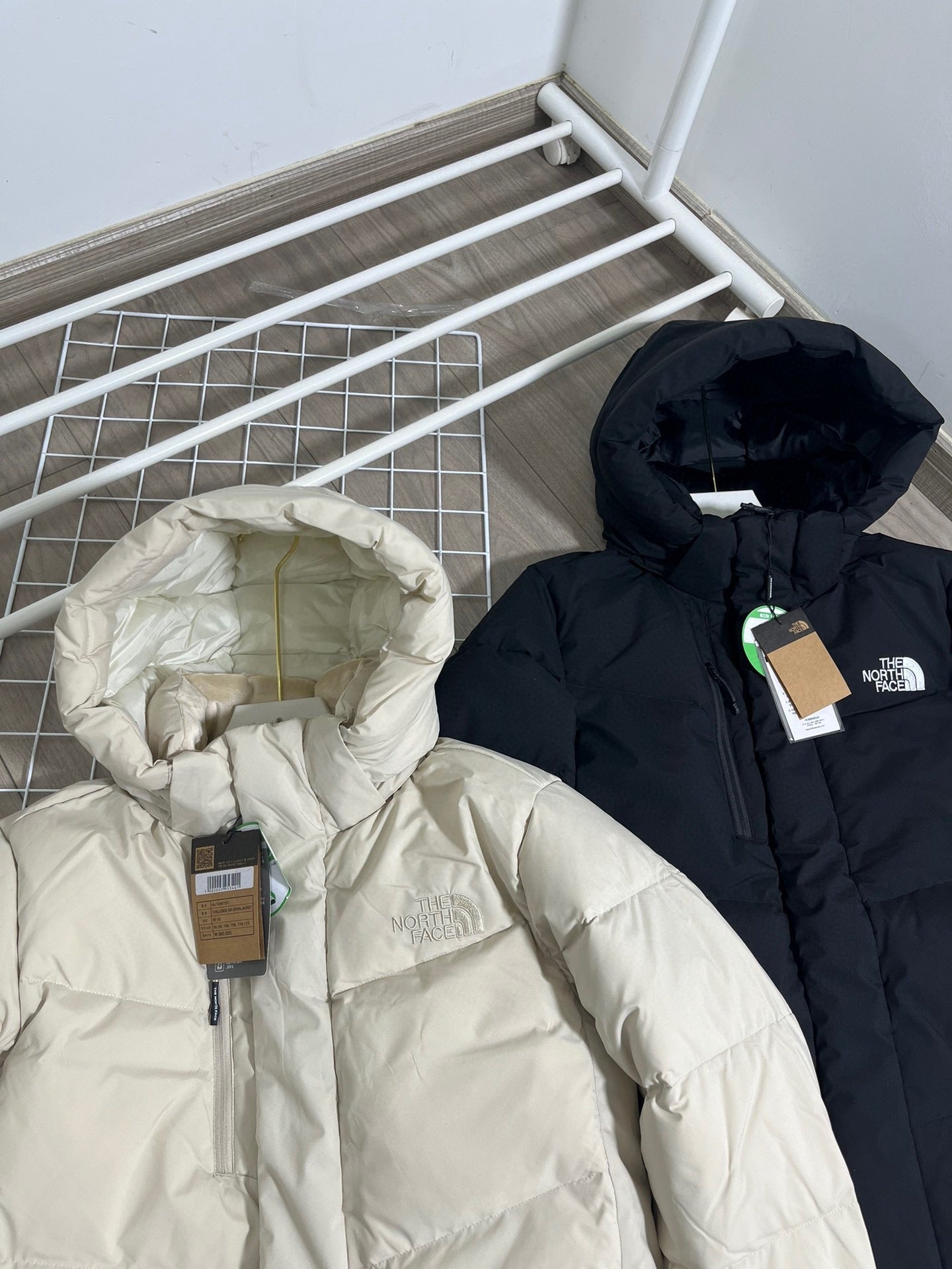 North Face 1996 Hooded Down Jacket - Versatile & Stylish