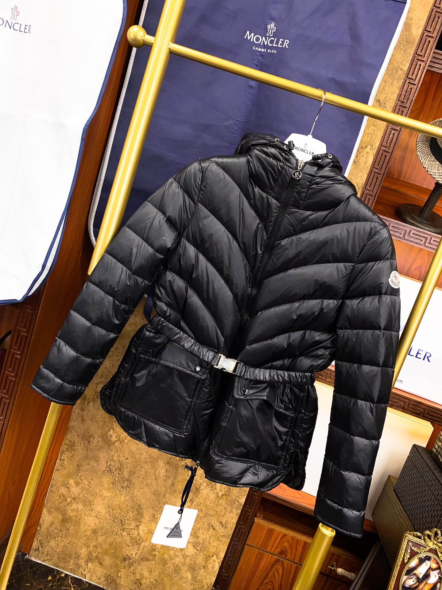 Moncler Women's Argenno Hooded Down Jacket - Lightweight & Stylish