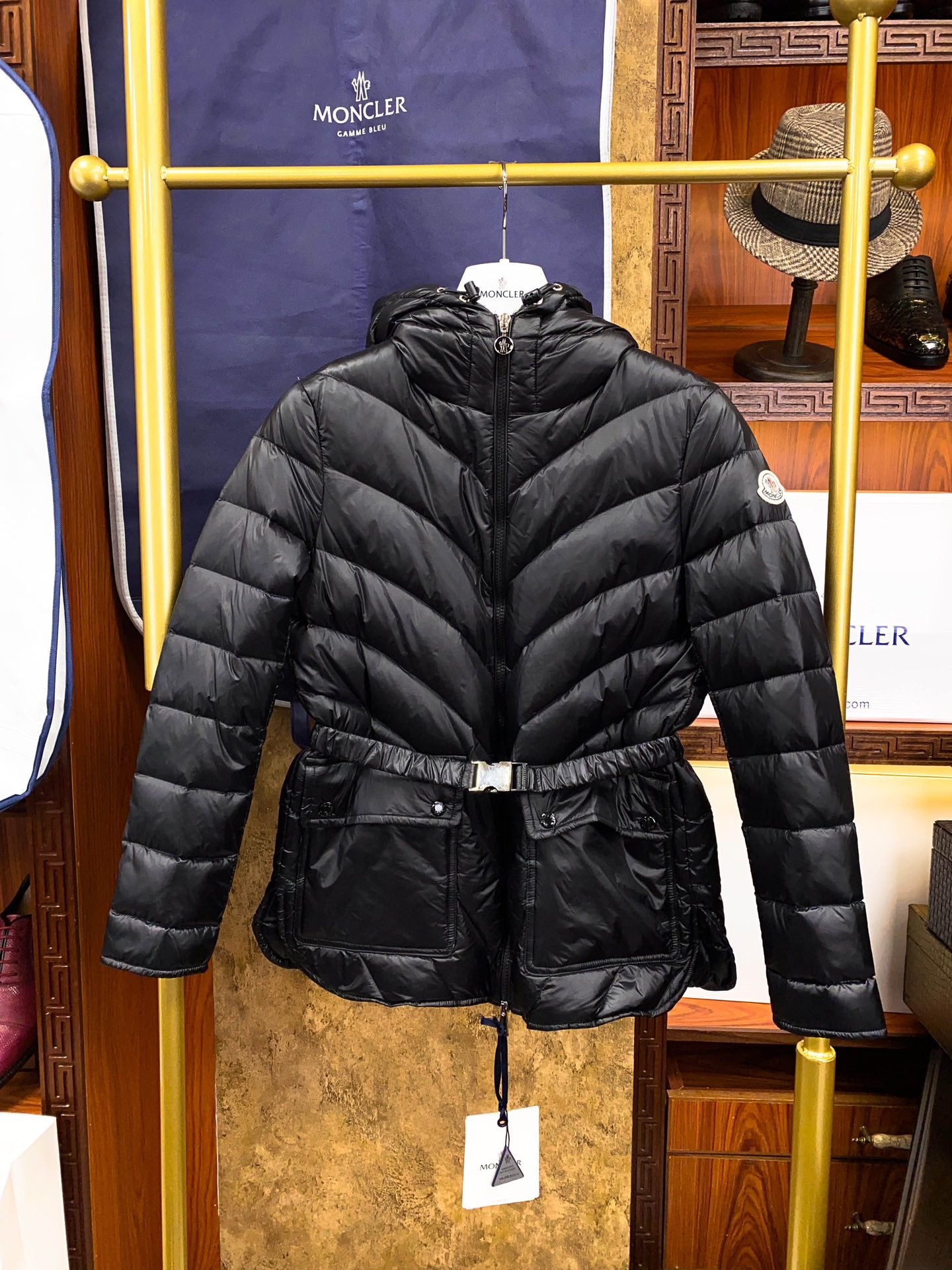 Moncler Women's Argenno Hooded Down Jacket - Lightweight & Stylish