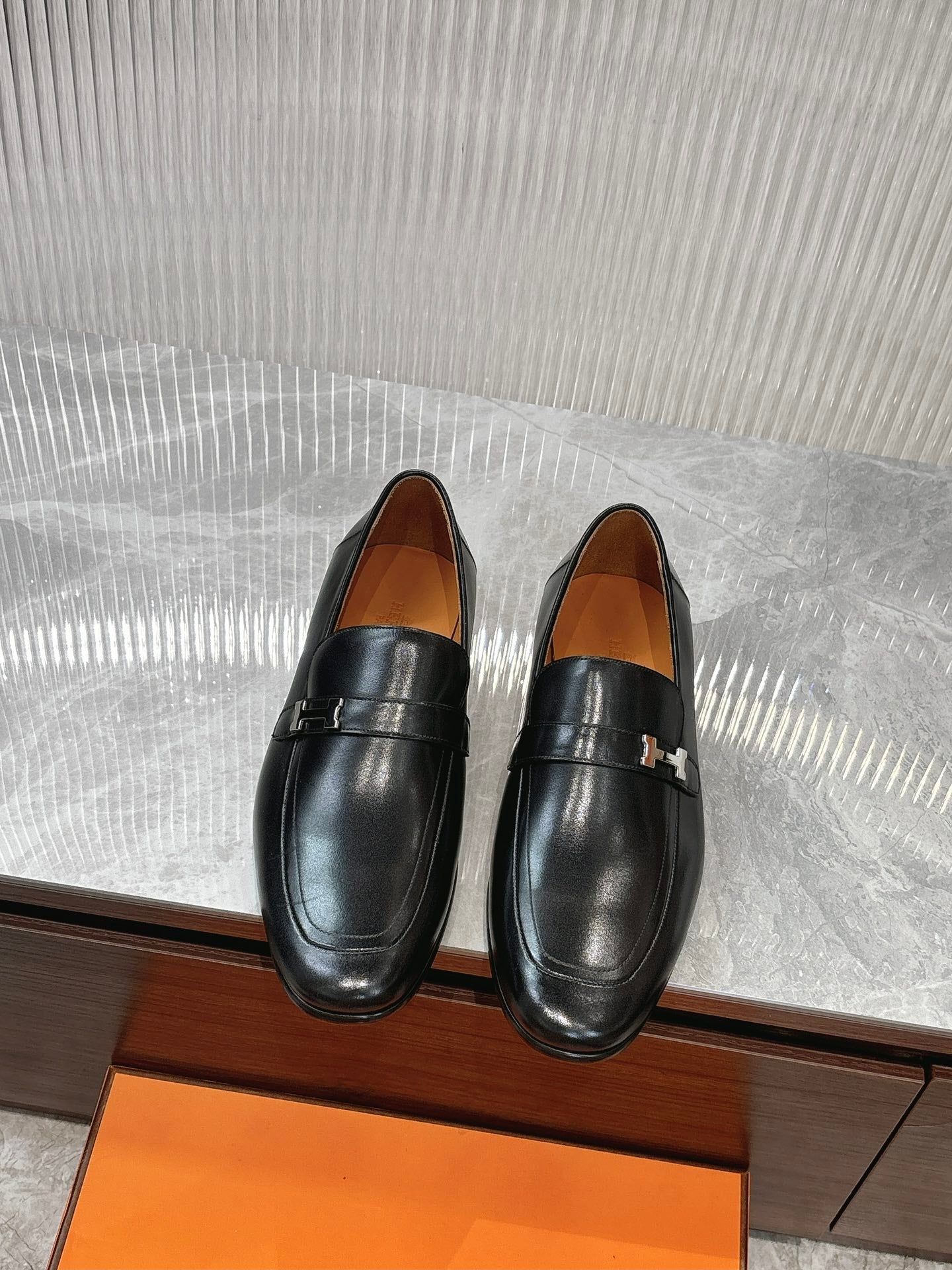 Luxury Men's Leather Loafers - Hermes Boutique Collection