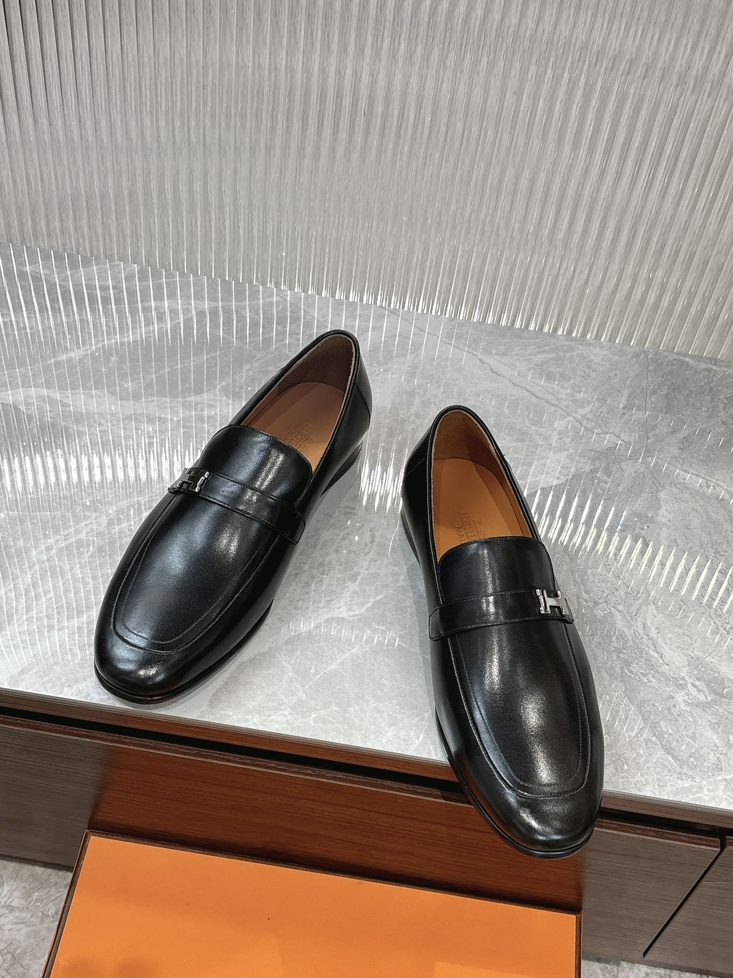 Luxury Men's Leather Loafers - Hermes Boutique Collection