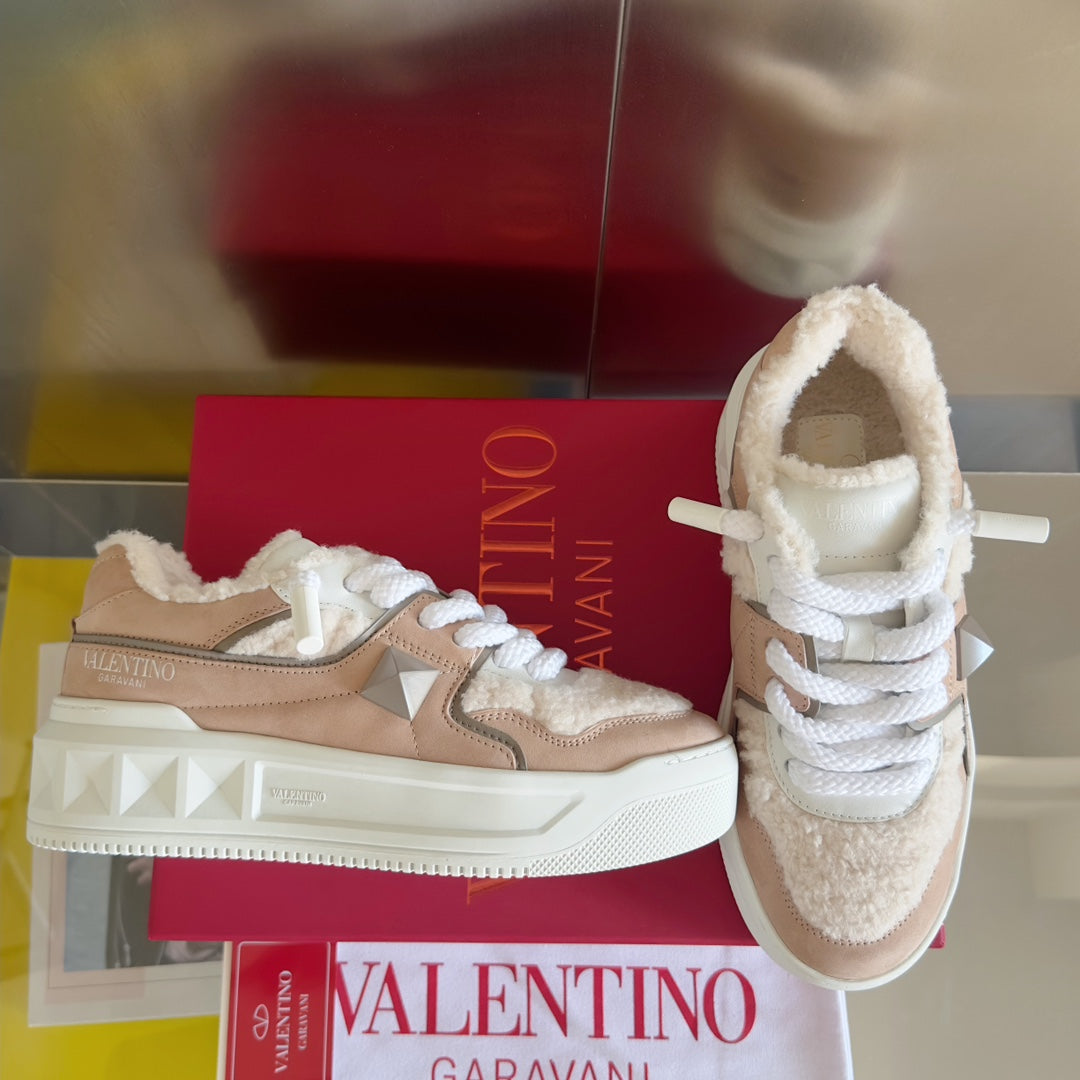 Valentino PinkPp Limited Edition Couple Bread Shoes