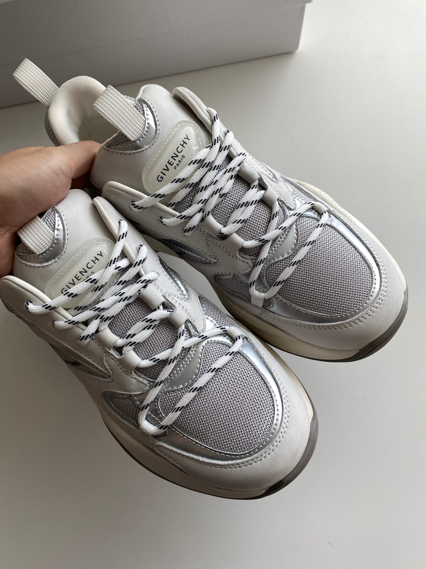 Giv Innovative Low-Top Sneakers for Ultimate Style and Comfort