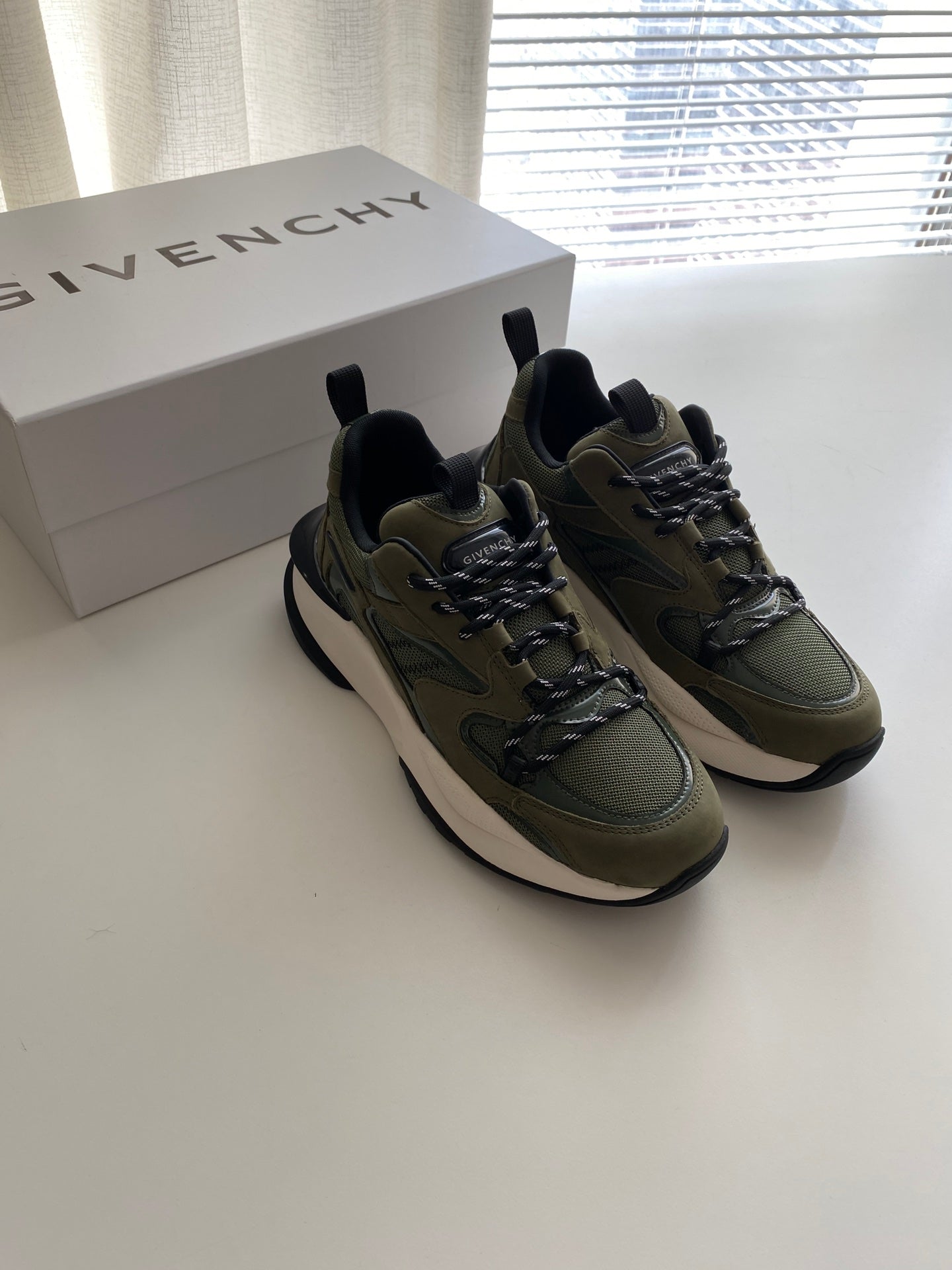 GIV Low-Top Leather Sneakers - Stylish & Eco-Friendly