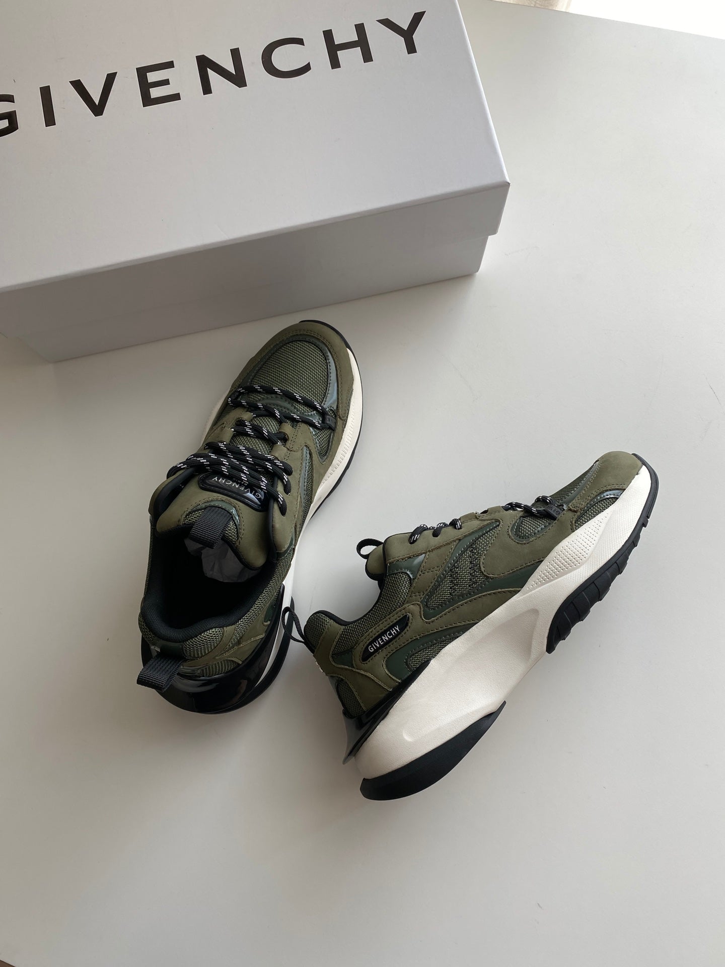 GIV Low-Top Leather Sneakers - Stylish & Eco-Friendly