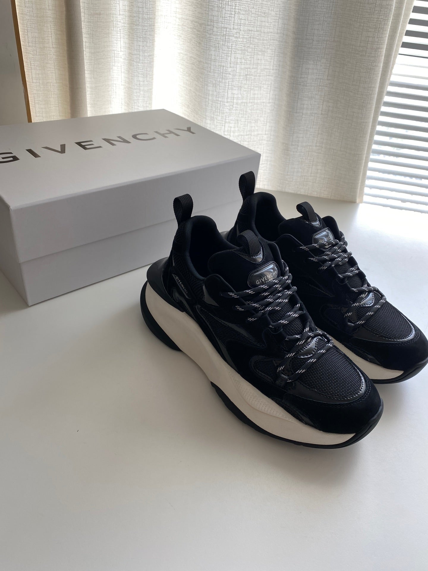 Giv Innovative Low-Top Sneakers - Premium Cow Leather & Eco-Friendly Design