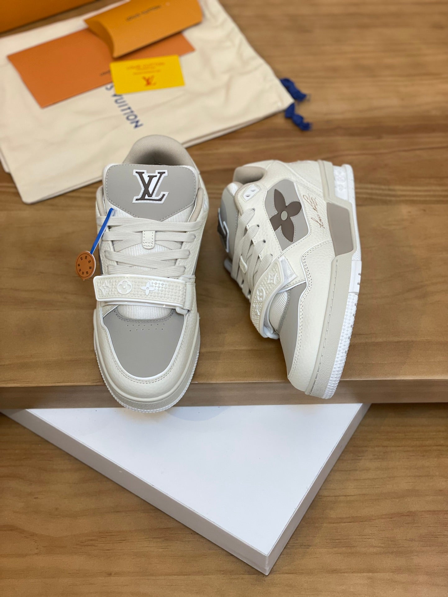 Luxury LV Louis Vuitton Catwalk-Inspired Sneakers