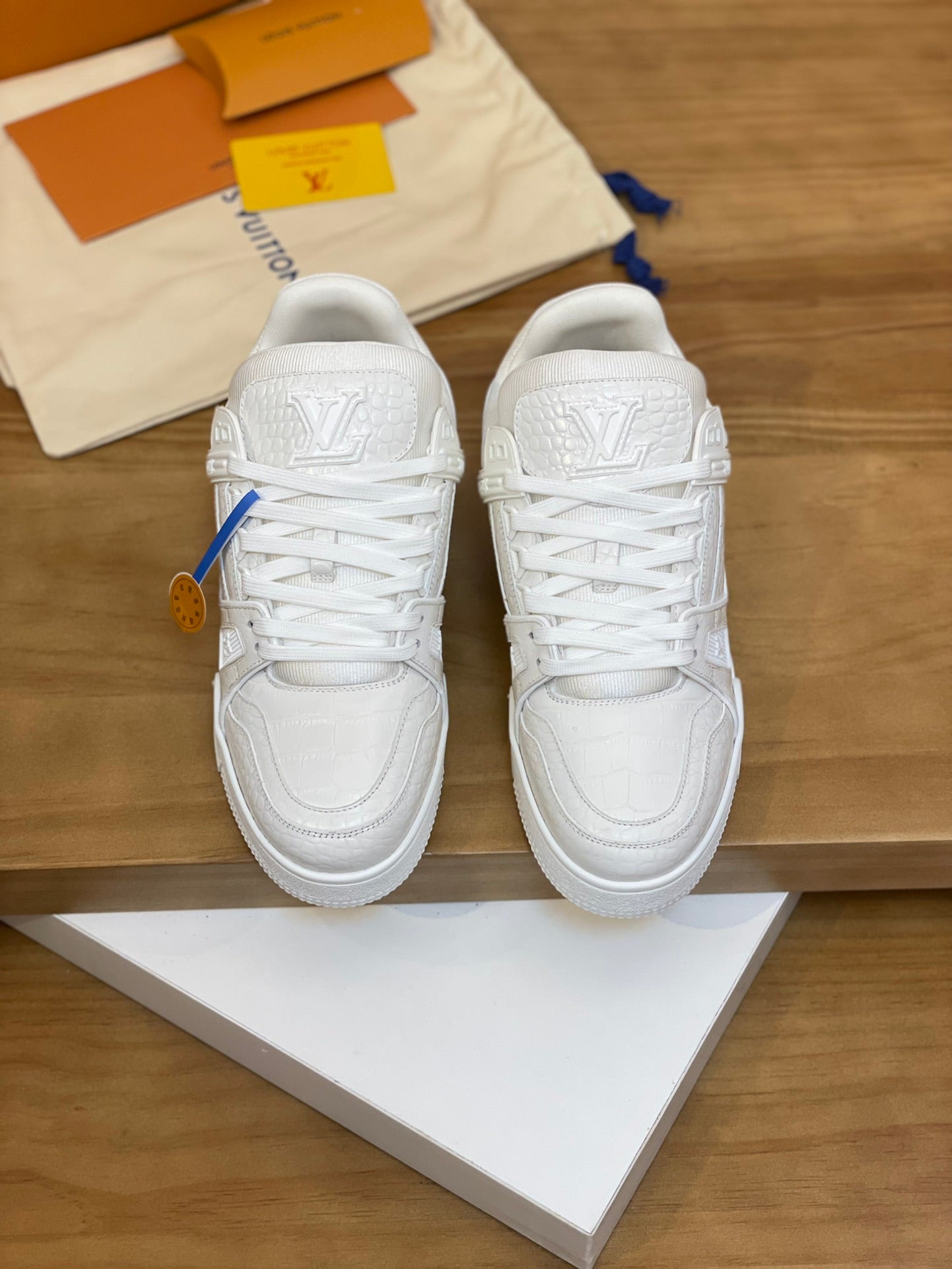 2024 LV DIY Buckle Sneakers â€“ Stylish & Classic Fat Trainers