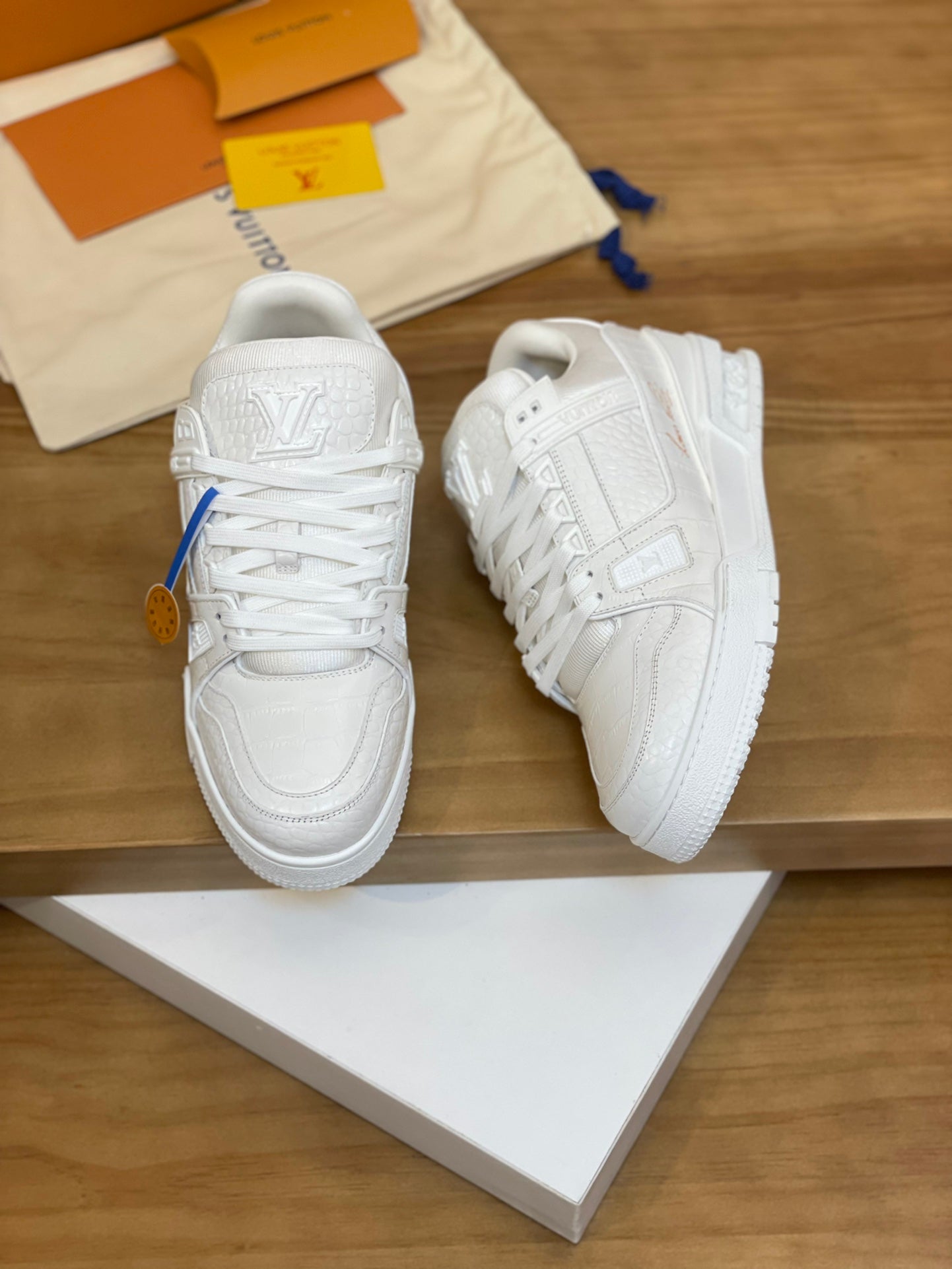 2024 LV DIY Buckle Sneakers â€“ Stylish & Classic Fat Trainers