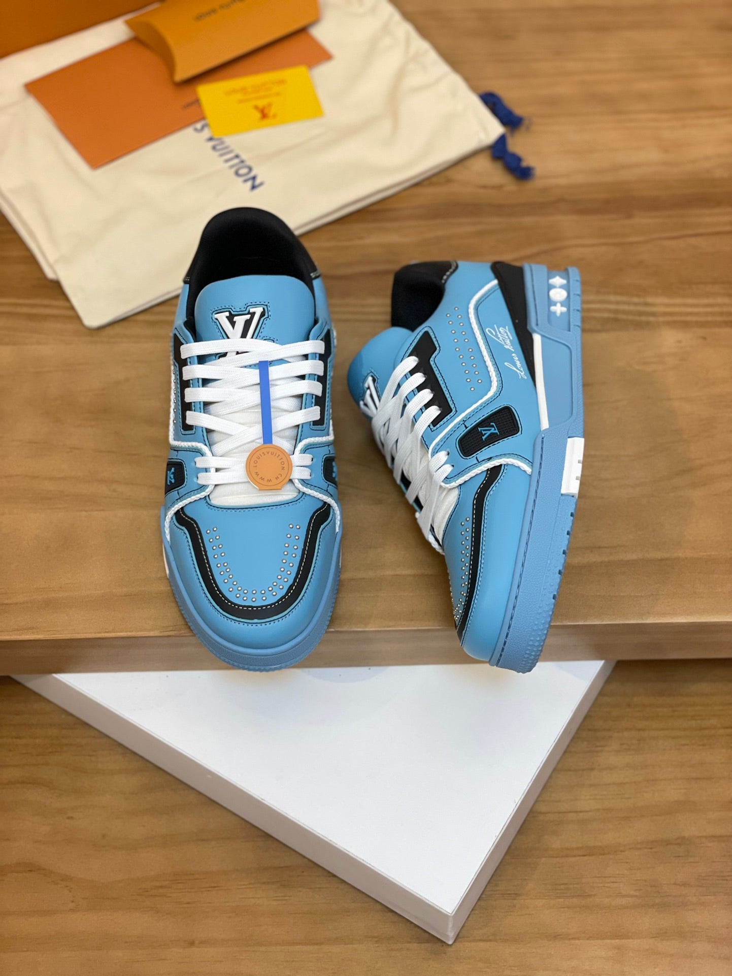 Luxury Louis Vuitton Sports Casual Shoes for Couples