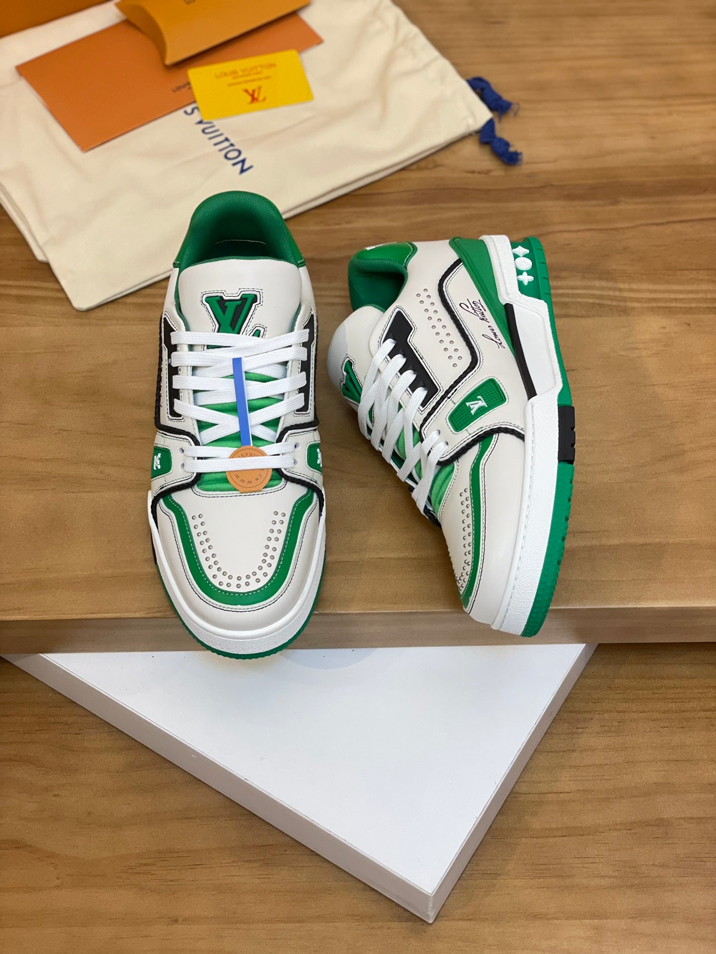 Luxury LV Louis Vuitton Couple Sports & Casual Shoes