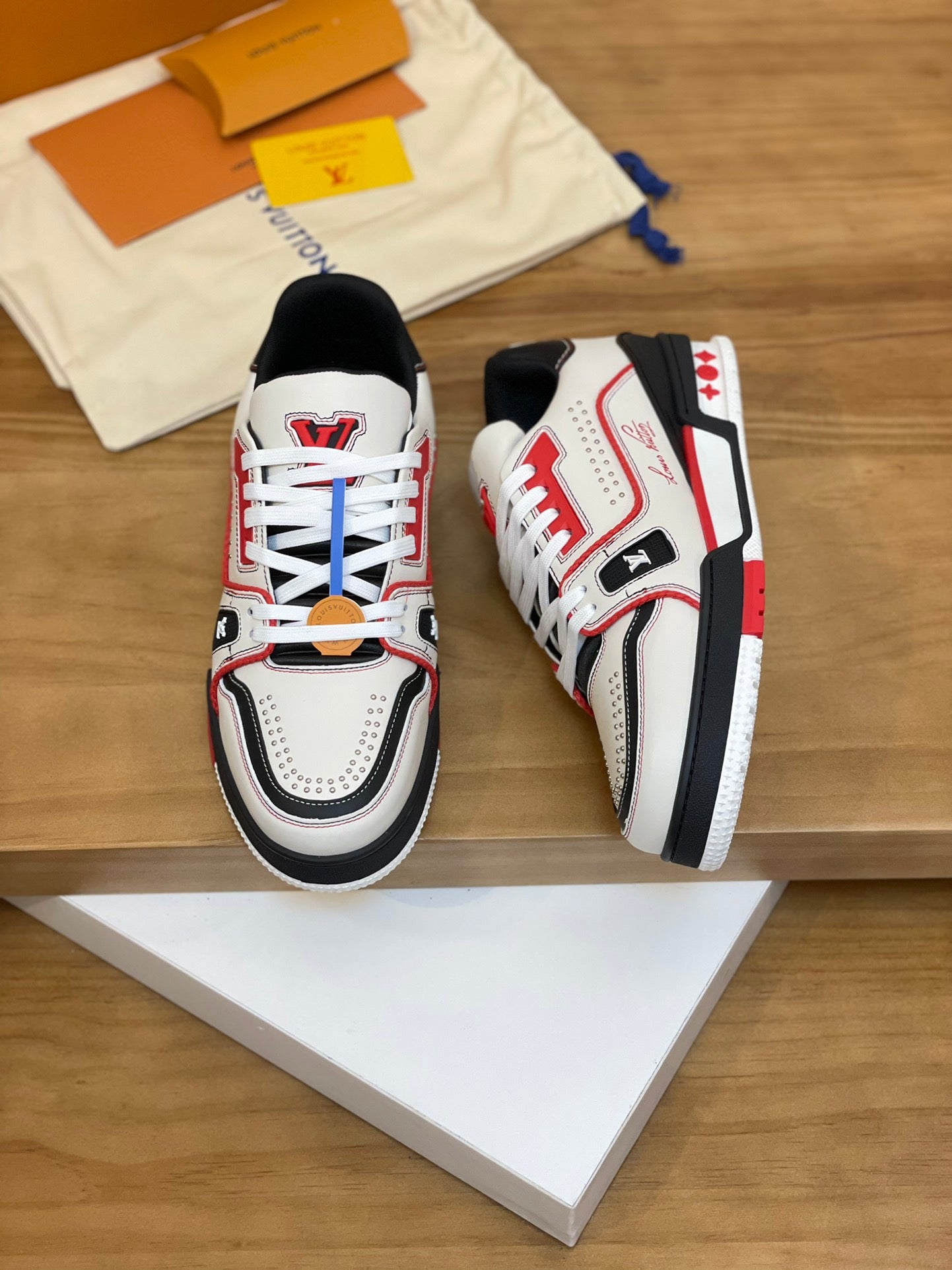 Luxury Louis Vuitton Couple Sports & Casual Shoes