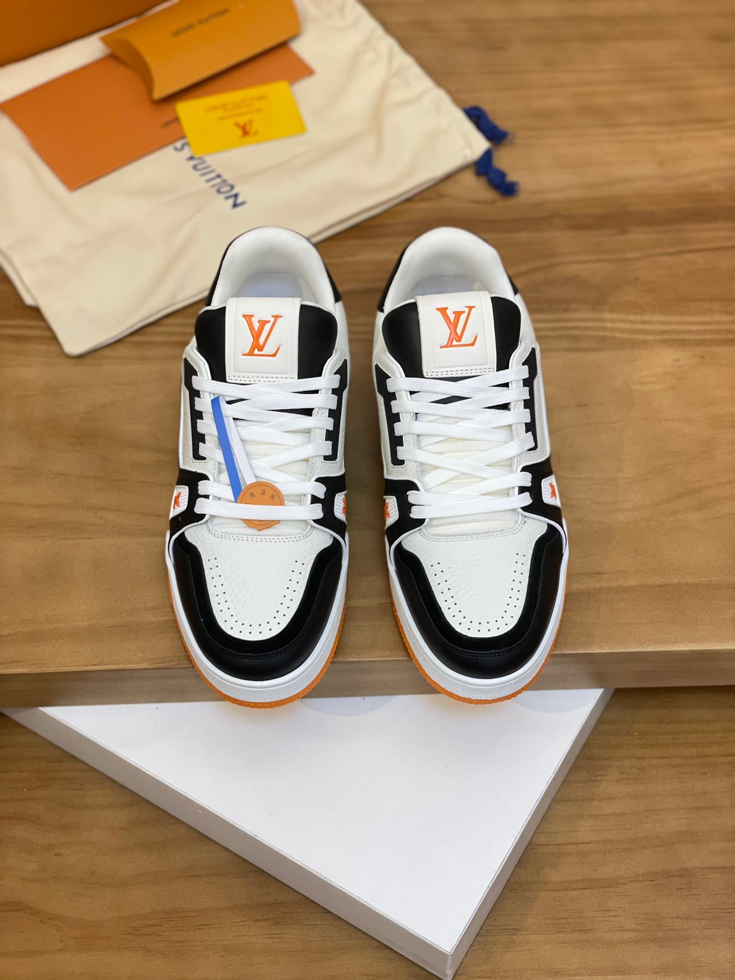 Luxurious LV-Louis Vuitton Classic Catwalk Sneakers
