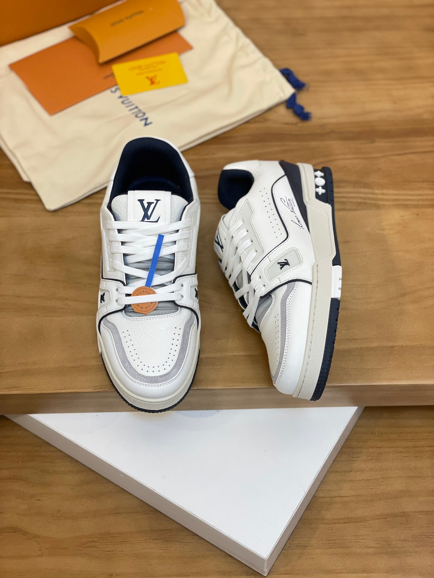 Luxurious LV Louis Vuitton Classic Catwalk Shoes - Premium Quality & Comfort