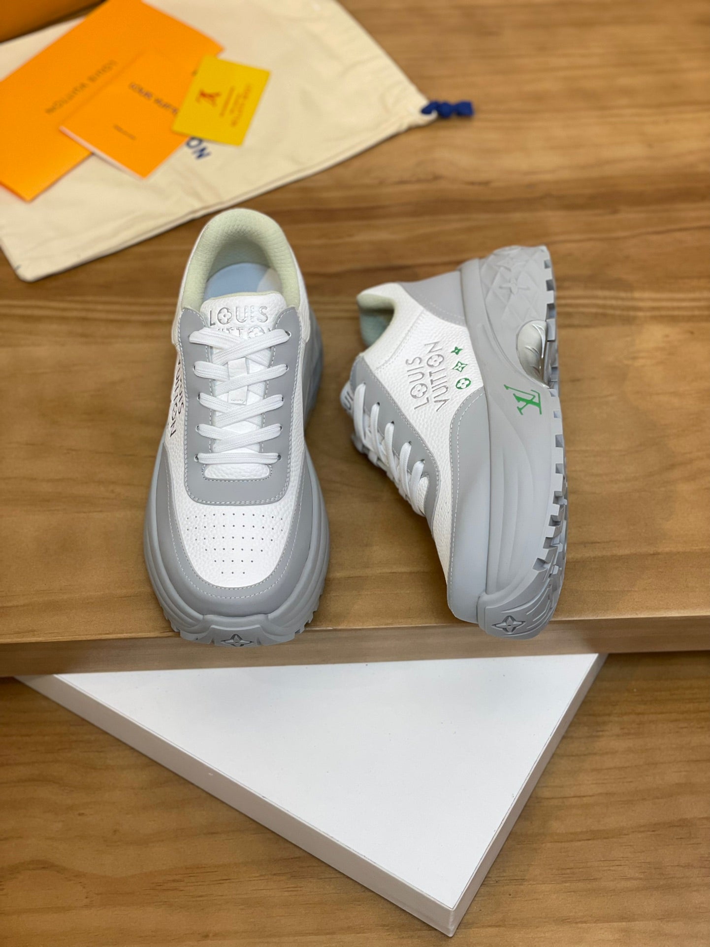 Louis Vuitton LV Discovery Couple's Sneakers - 2024 Spring Collection