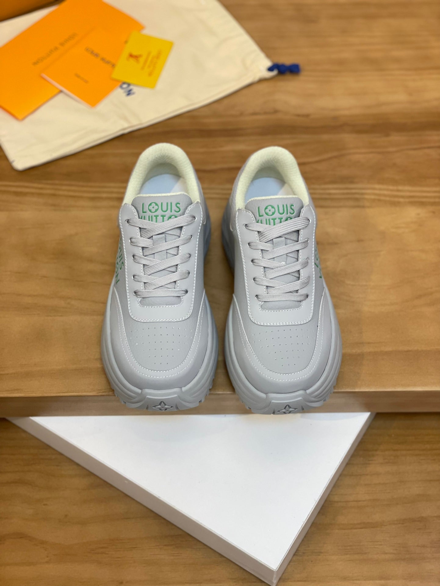 Louis Vuitton LV Discovery Couples' Sneakers - 2024 Spring Collection