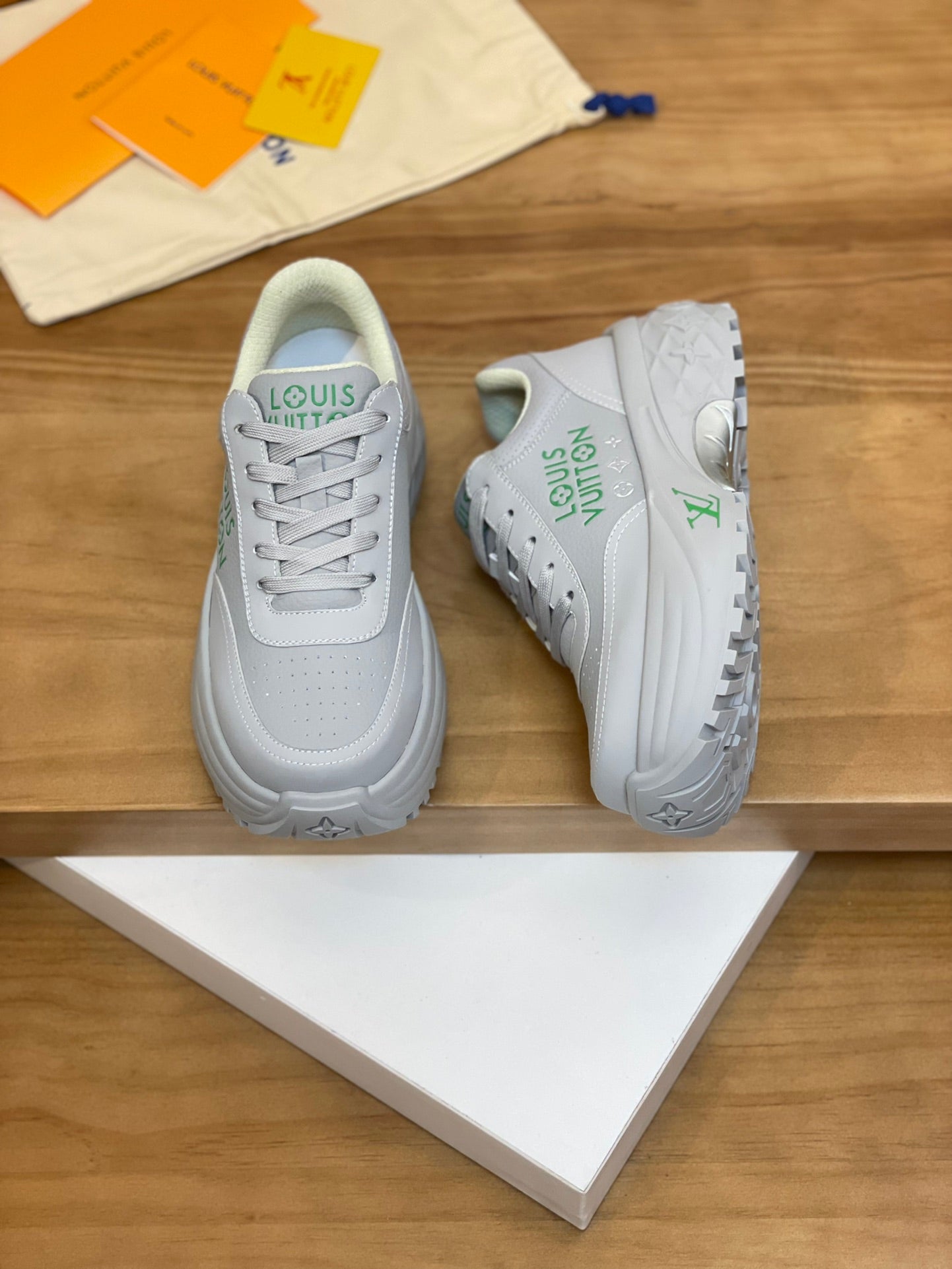 Louis Vuitton LV Discovery Couples' Sneakers - 2024 Spring Collection