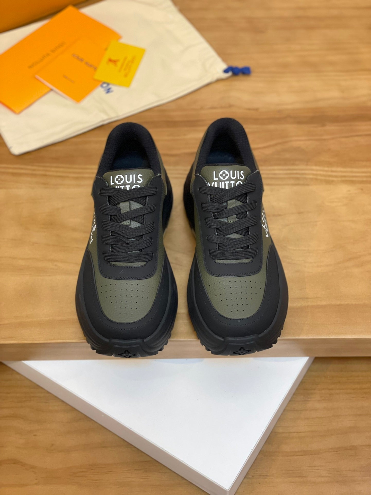 Louis Vuitton LV Discovery 2024 Spring Couples' Sneakers