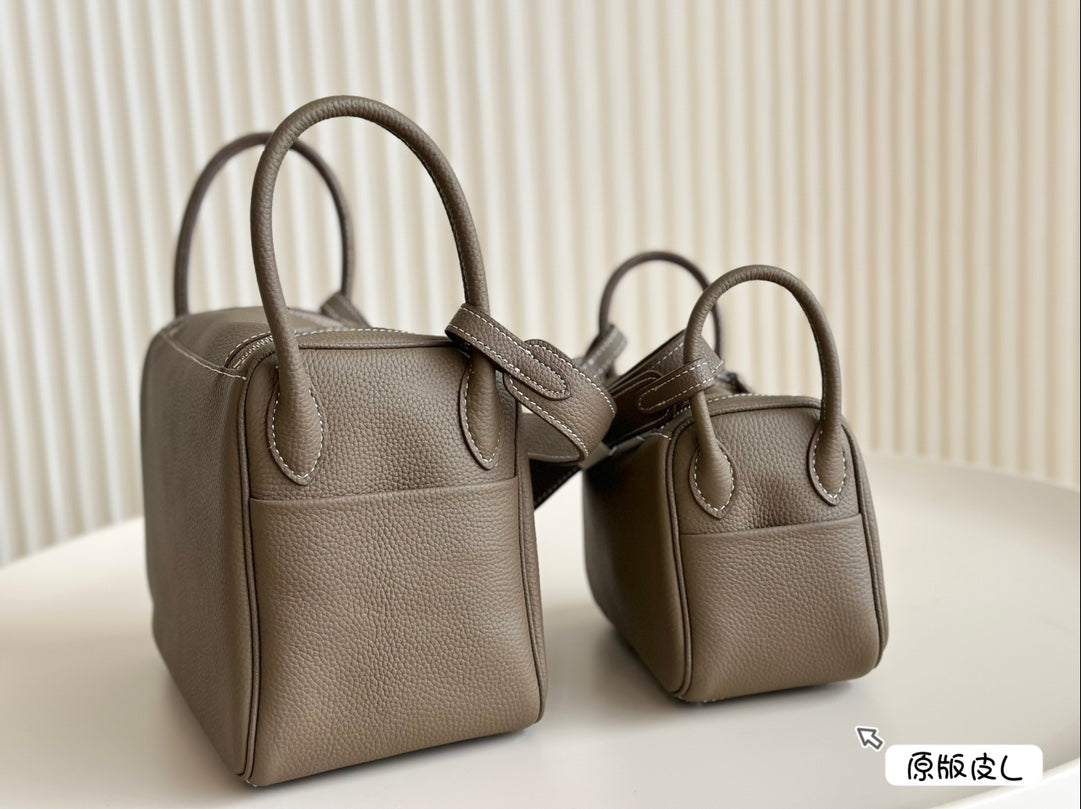 Authentic HermÃ¨s Lindy Cowhide Bag - 26cm/19cm