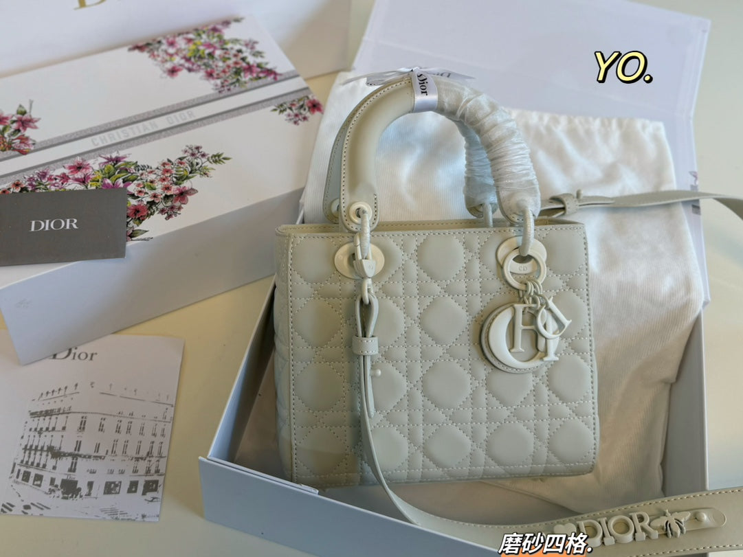 Dior Princess Diana Bag - Elegant 4-Grid Matte Frosted Crossbody