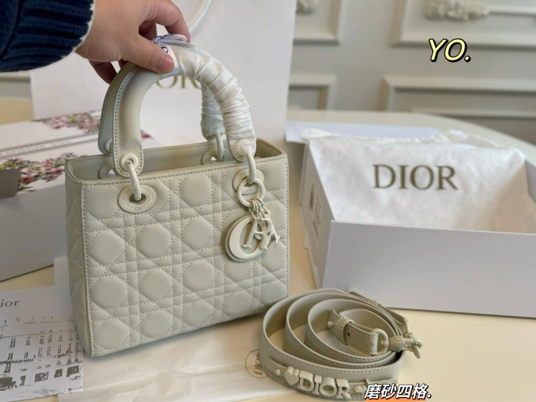 Dior Princess Diana Bag - Elegant 4-Grid Matte Frosted Crossbody