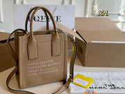 Marc Jacobs Versatile Cowhide Tote Bag - Stylish & Practical Accessory