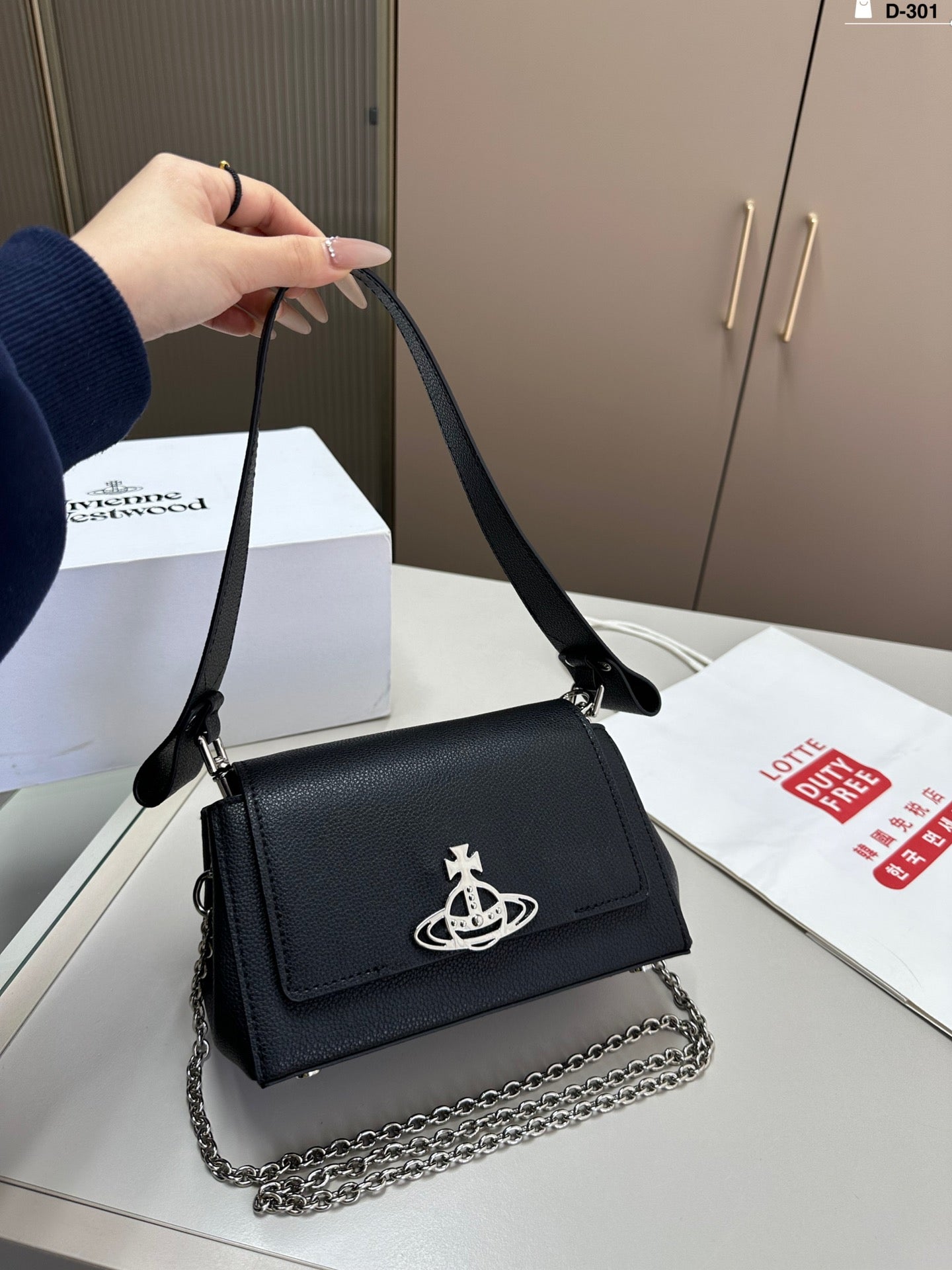 Retro Black Armpit Bag - The Queen Mother of the West