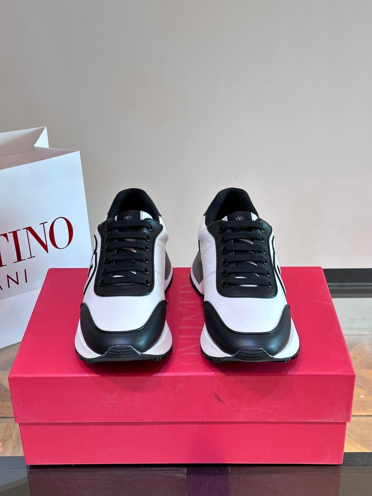 VALENTIN Men's Casual Sports Shoes - Versatile Style in Durable Calfskin