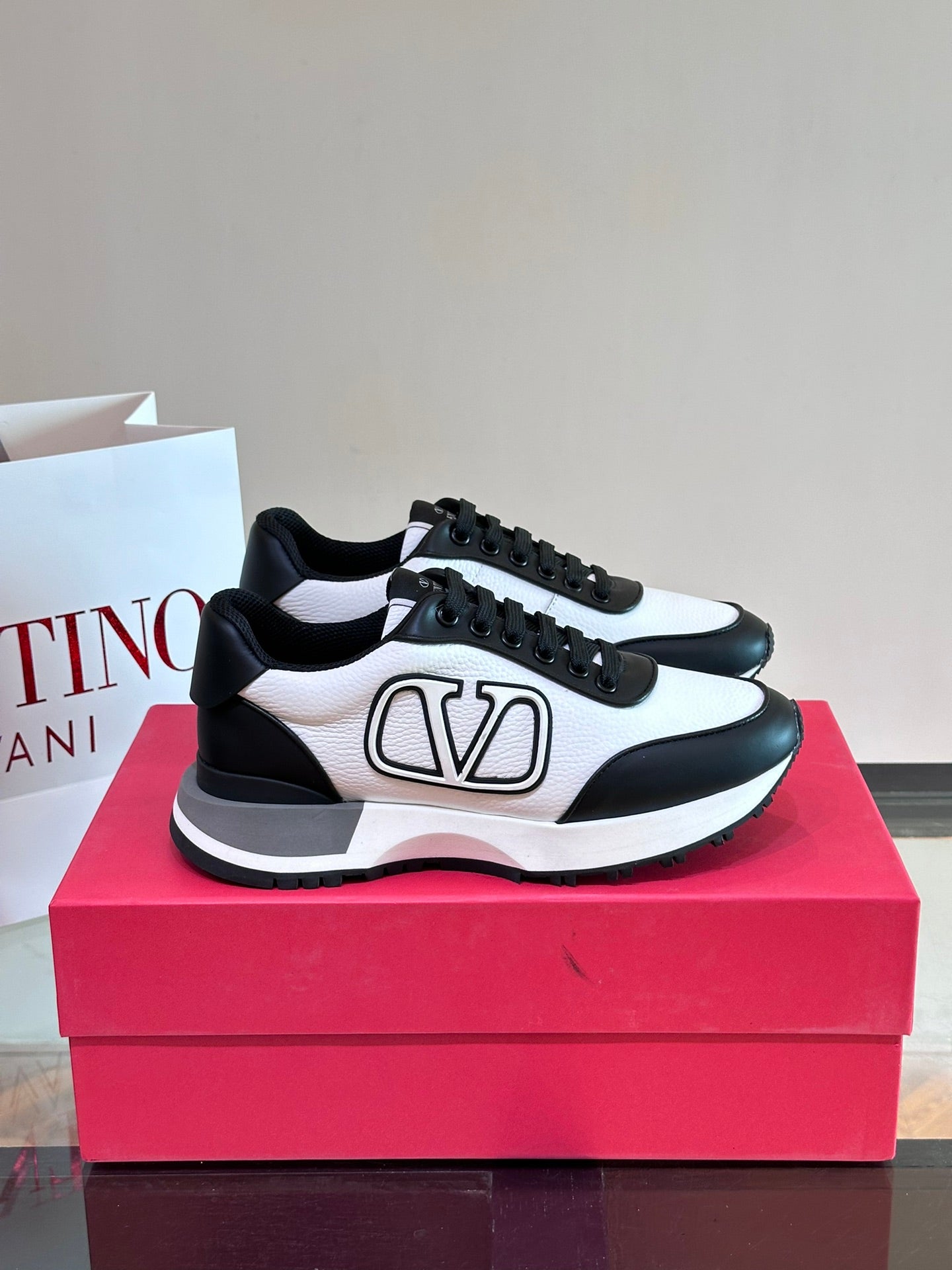 VALENTIN Men's Casual Sports Shoes - Versatile Style in Durable Calfskin