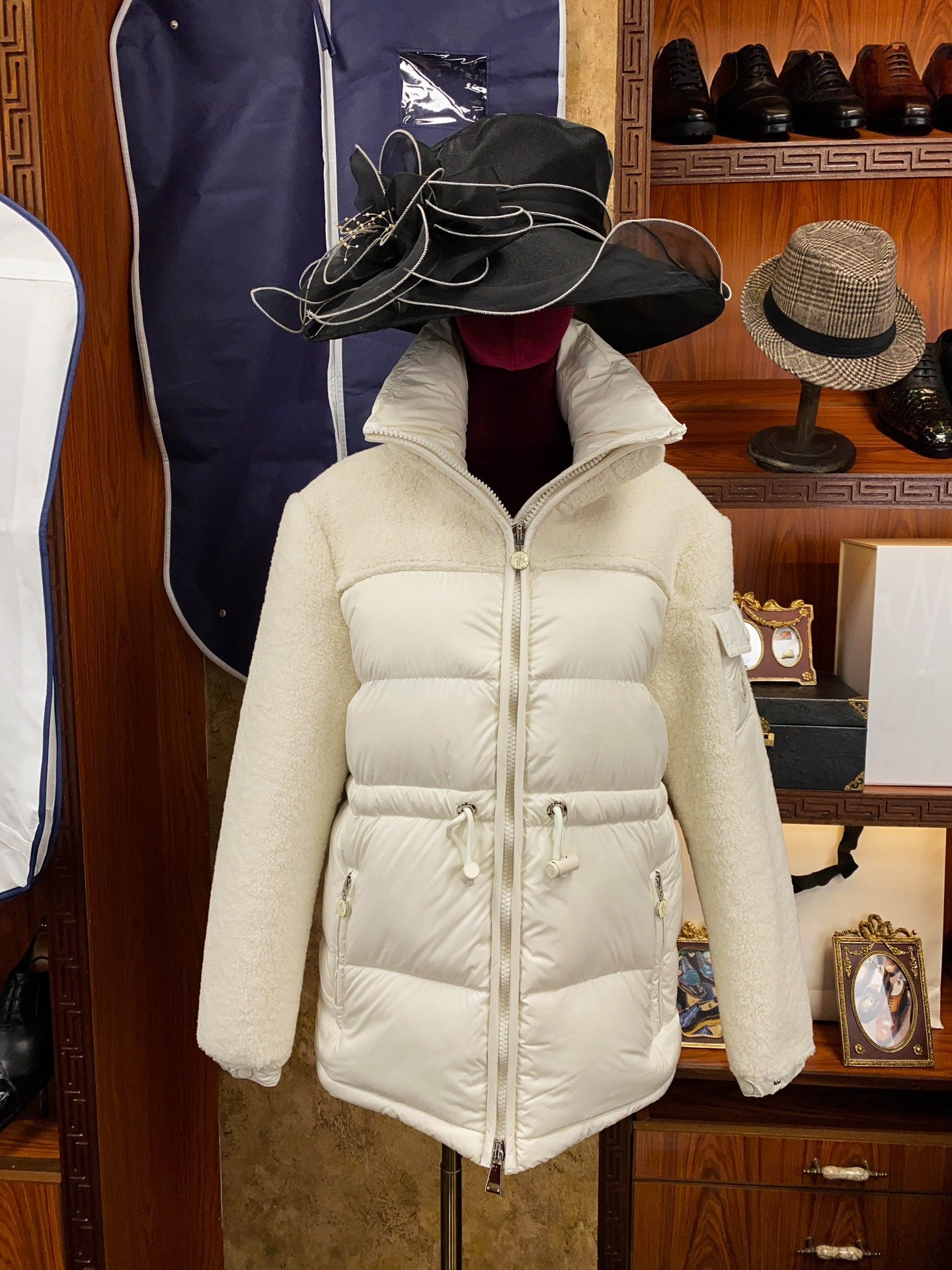 Women's Moncler Escaut Short Down Jacket - Autumn/Winter Collection