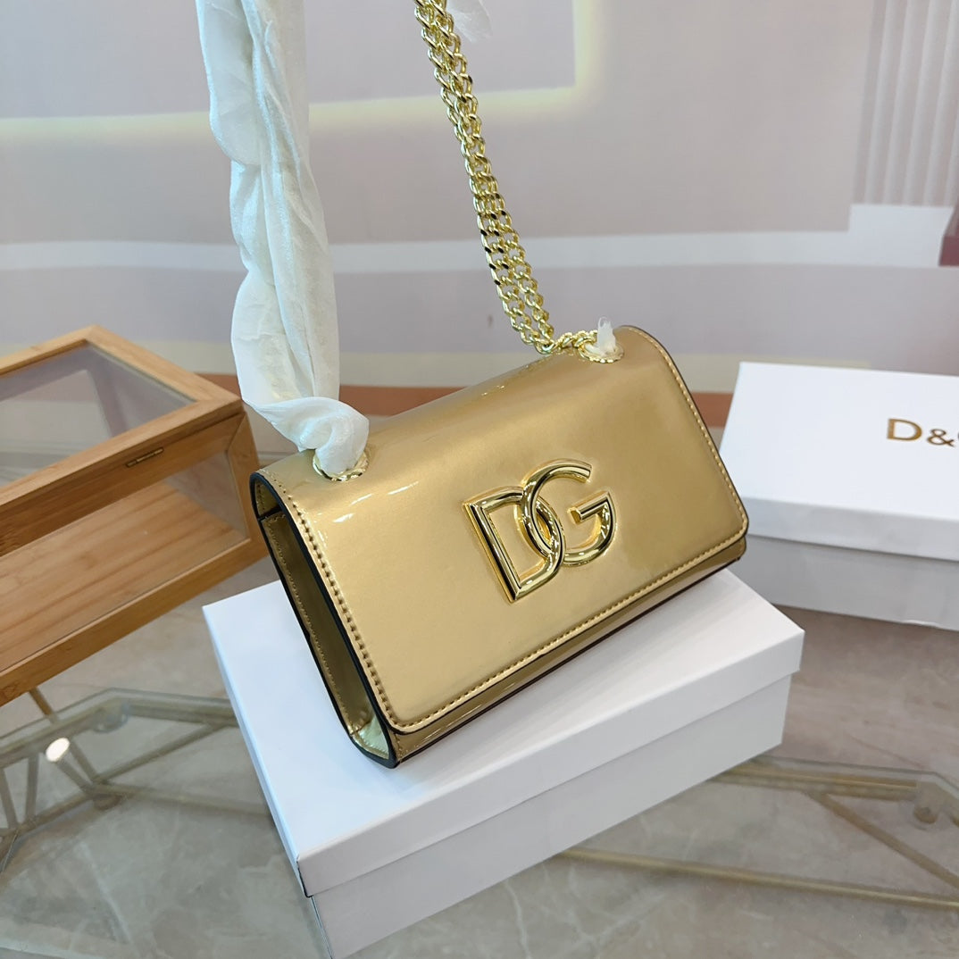 DG Dolce & Gabbana Chain Bag - Elegant and Timeless Accessory
