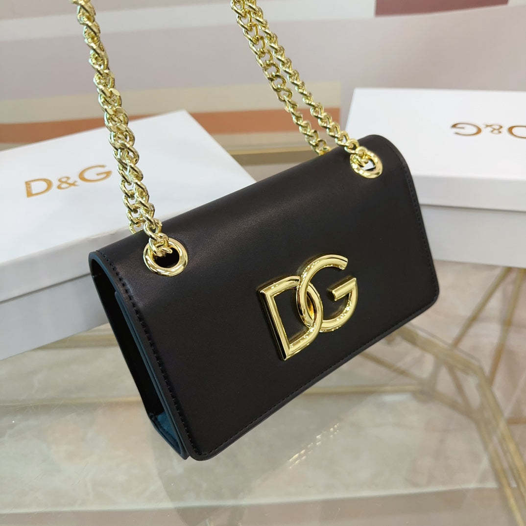 DG Dolce & Gabbana Elegant Chain Bag