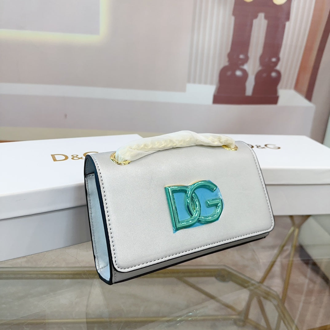DG Dolce & Gabbana Chain Bag â€“ Elegant Women's Handbag