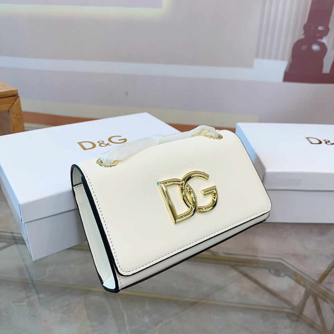 DG Dolce & Gabbana Chain Bag â€“ Elegant Women's Handbag