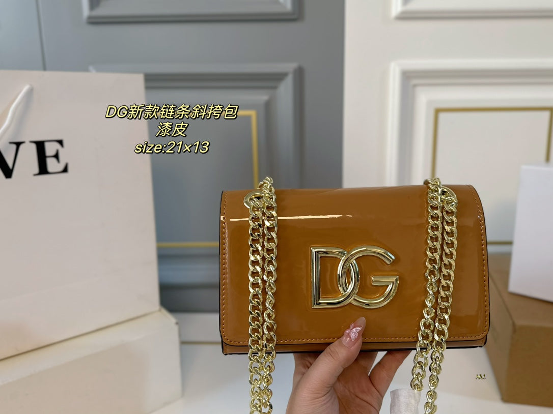 D&G Dolce & Gabbana Chain Crossbody Bag in Patent Leather