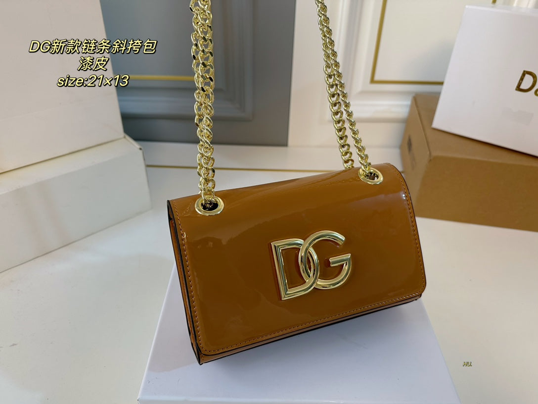 D&G Dolce & Gabbana Chain Crossbody Bag in Patent Leather