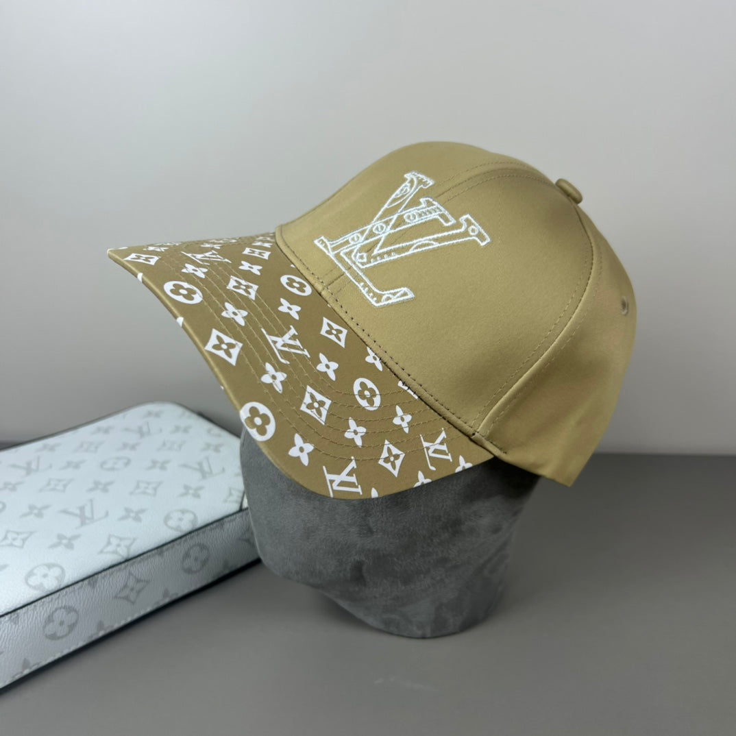 Louis Vuitton Unisex Baseball Cap - High-End Style