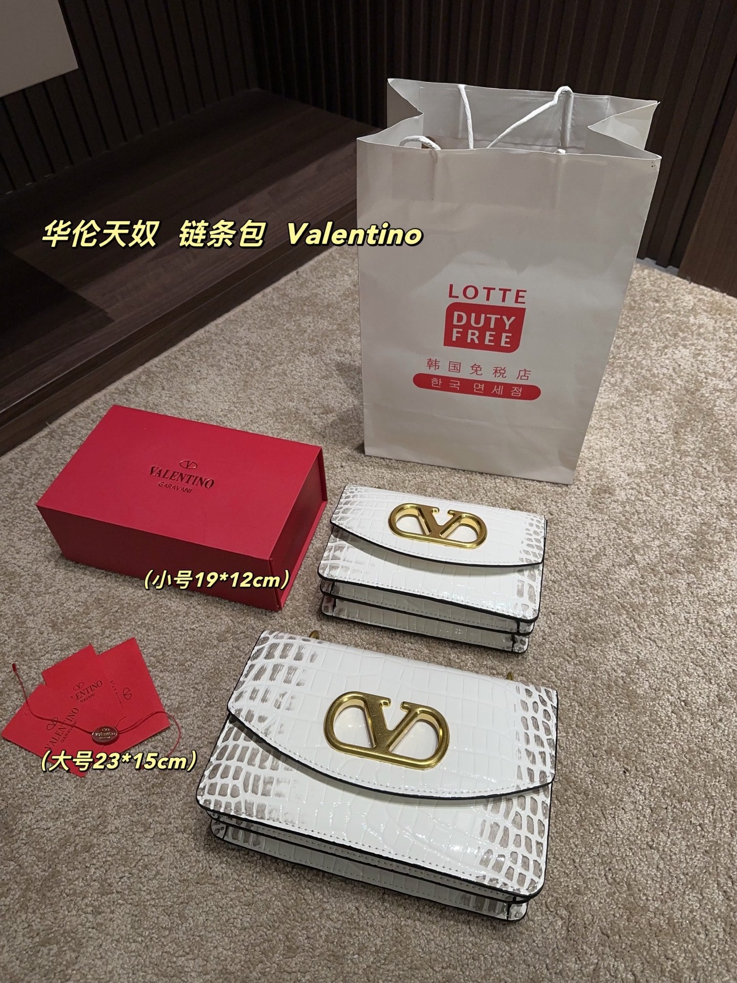 Valentino Chain Bag - Stylish and Unique Design