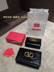 Valentino Chain Bag - Elegant Design & Quality Craftsmanship