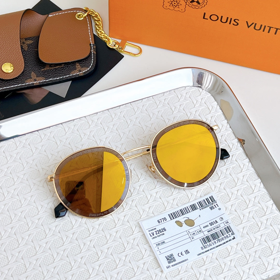 Louis Vuitton Model Z2626 - High-Quality Color Pictures and Genuine Detailing
