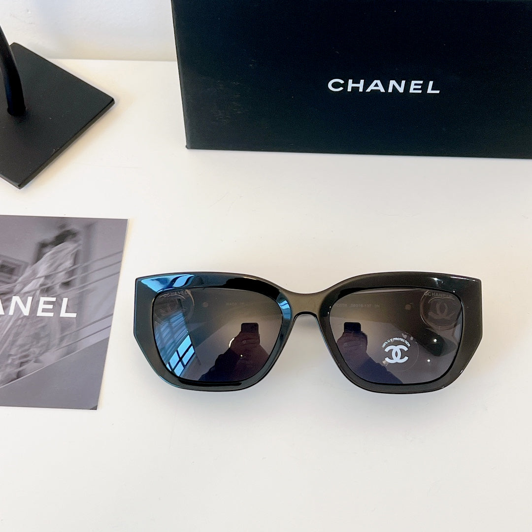 Classic Round Double C Chanel Eyewear - Model 9521