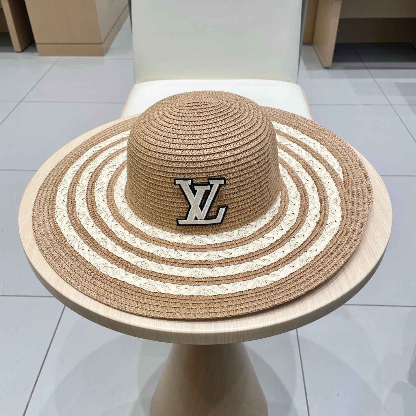 Louis Vuitton Straw Hat and Tote Bag Set - Luxury Outdoor Sun Protection