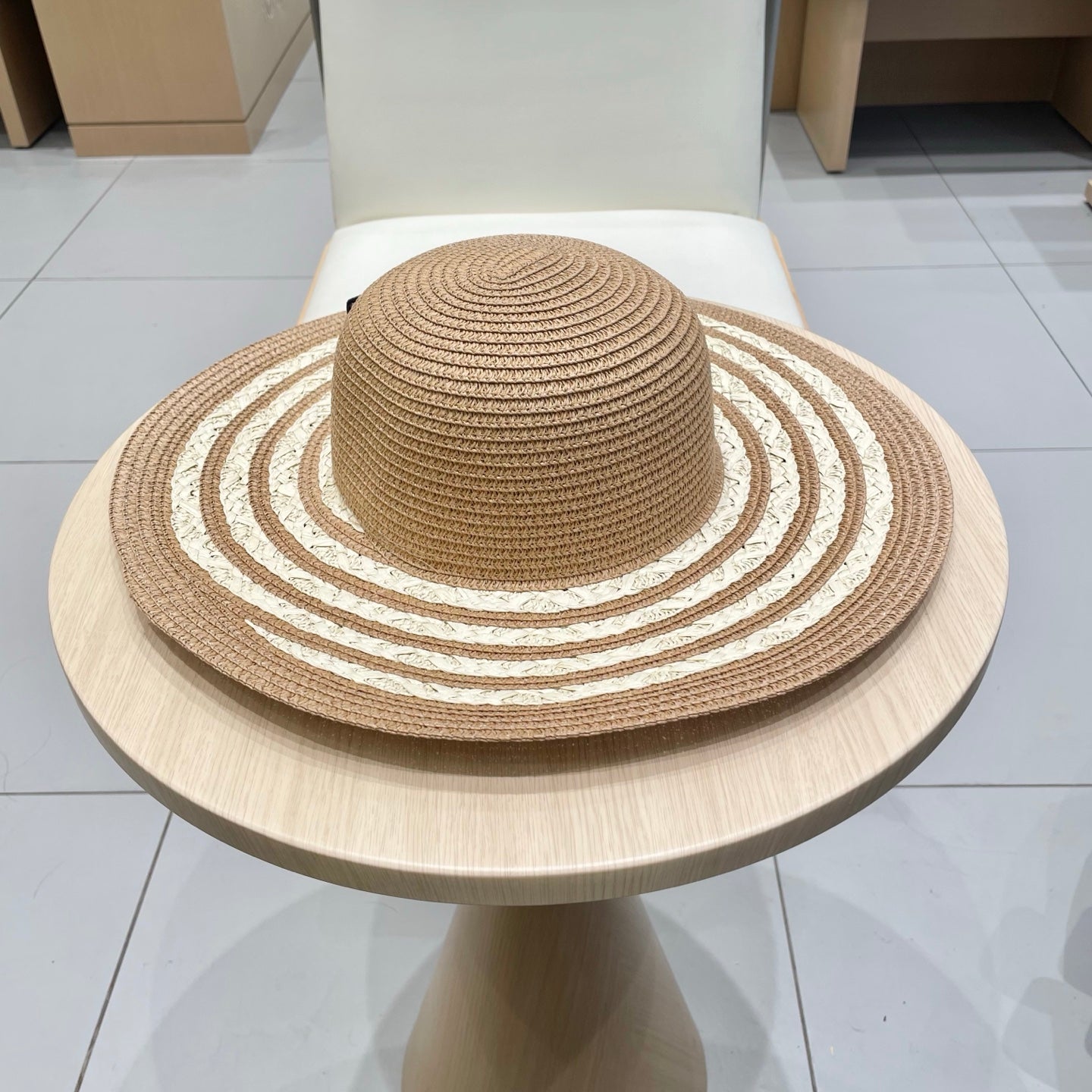 Louis Vuitton Straw Hat and Tote Bag Set - Luxury Outdoor Sun Protection