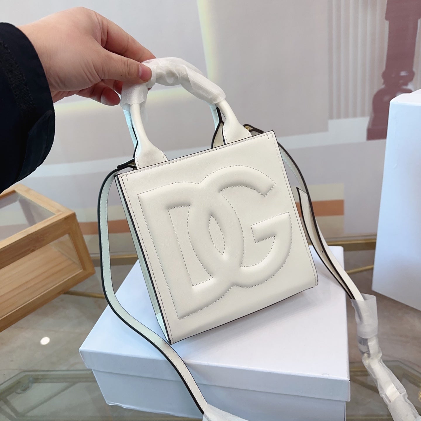 Dolce & Gabbana DG Gift Box Bag - Elegant Design