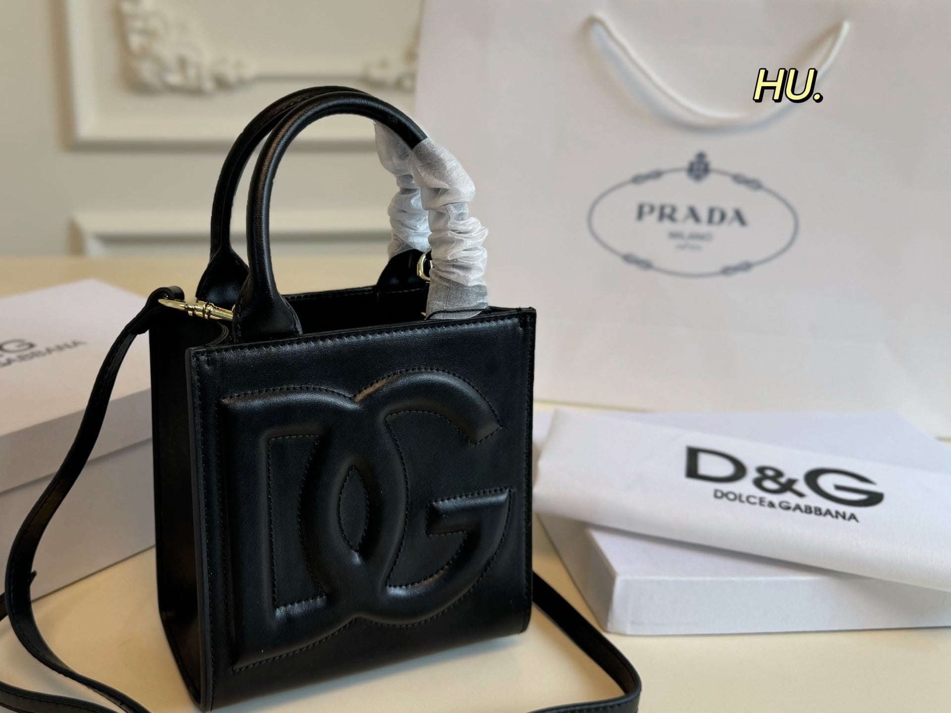D&G Dolce & Gabbana Classic Logo Tote Bag - Versatile All-Purpose Carrying Solution