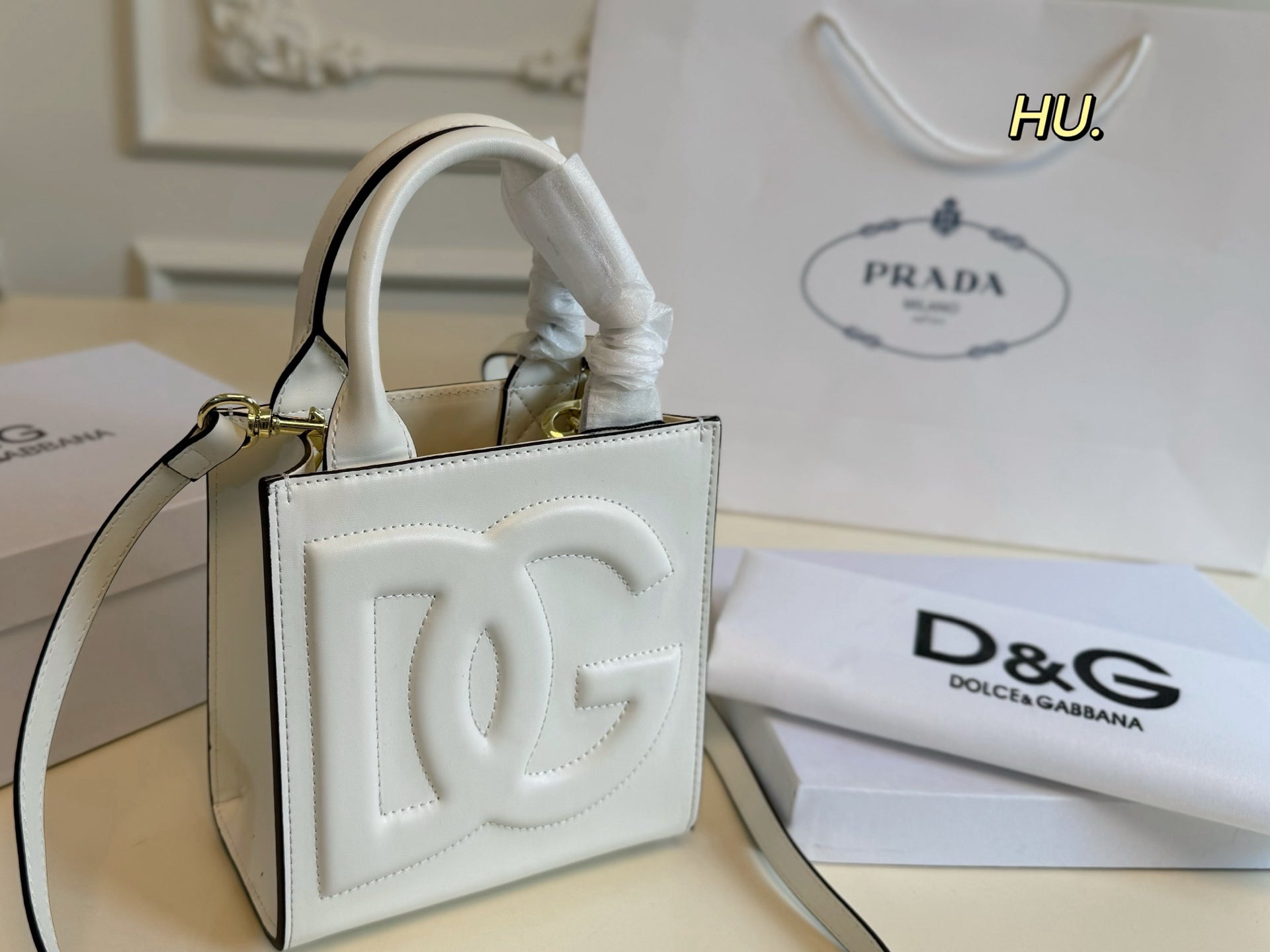 D&G Dolce & Gabbana Classic Logo Tote Bag - Versatile All-Purpose Carrying Solution