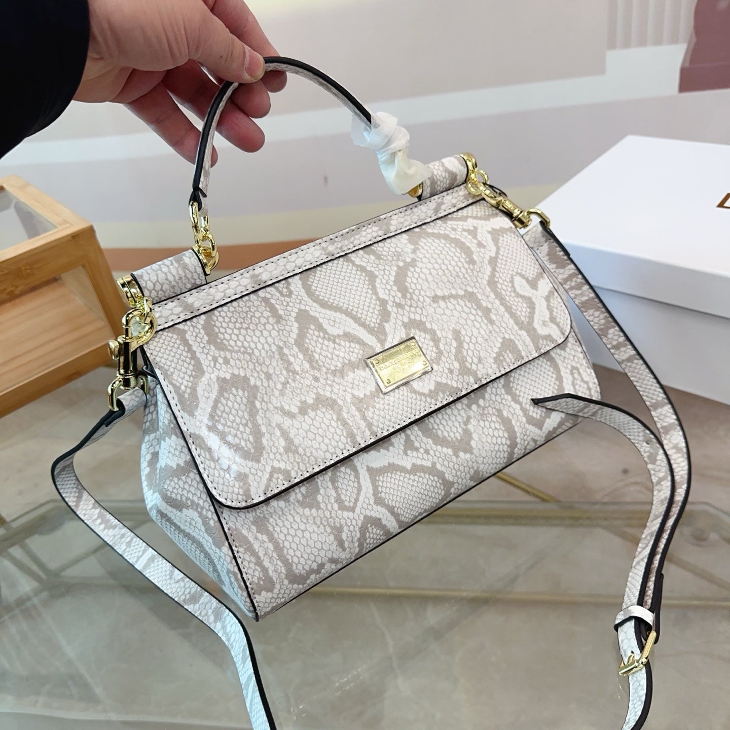 DG Dolce & Gabbana Elegant Retro Handheld Crossbody Bag