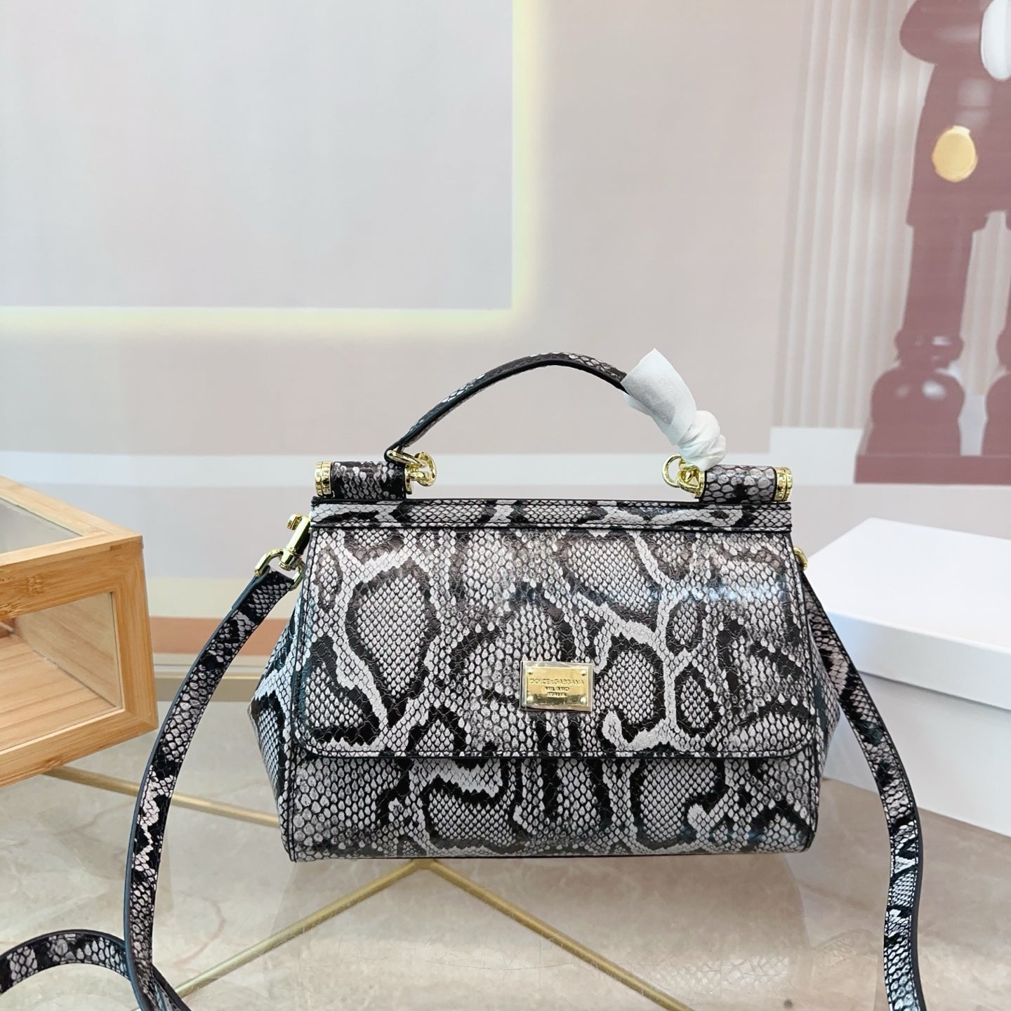 DG Dolce & Gabbana Elegant Retro Cross-Body Bag